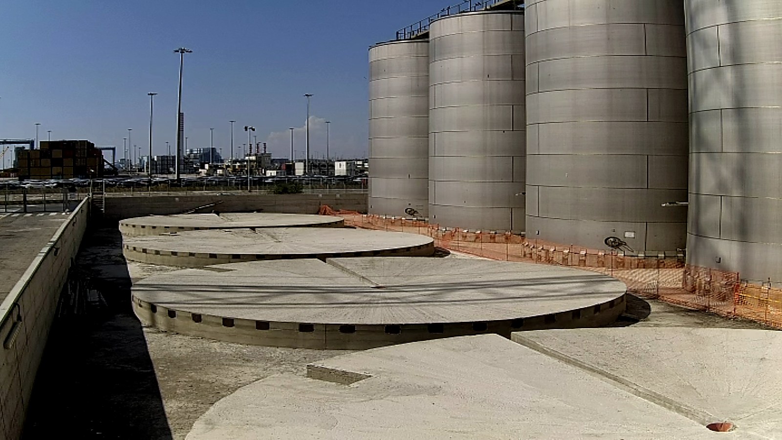 Área de construcción de cuatro tanques adicionales en Stock Sinergy Civiterminal