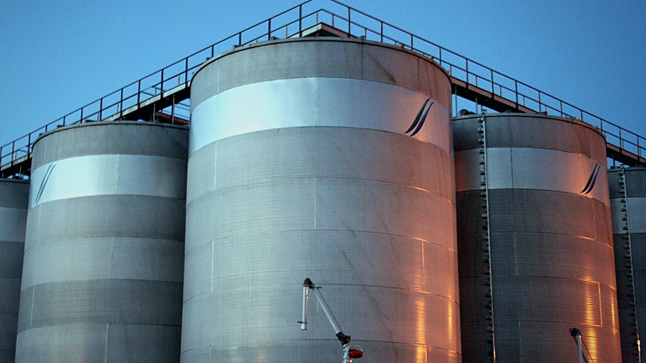 Stainless steel storage infrastructure at Dock 24.